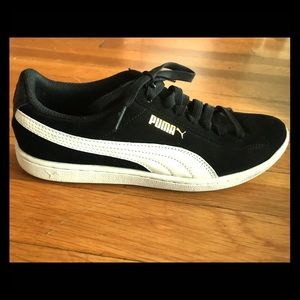 Puma Vikky Lo black suede classics